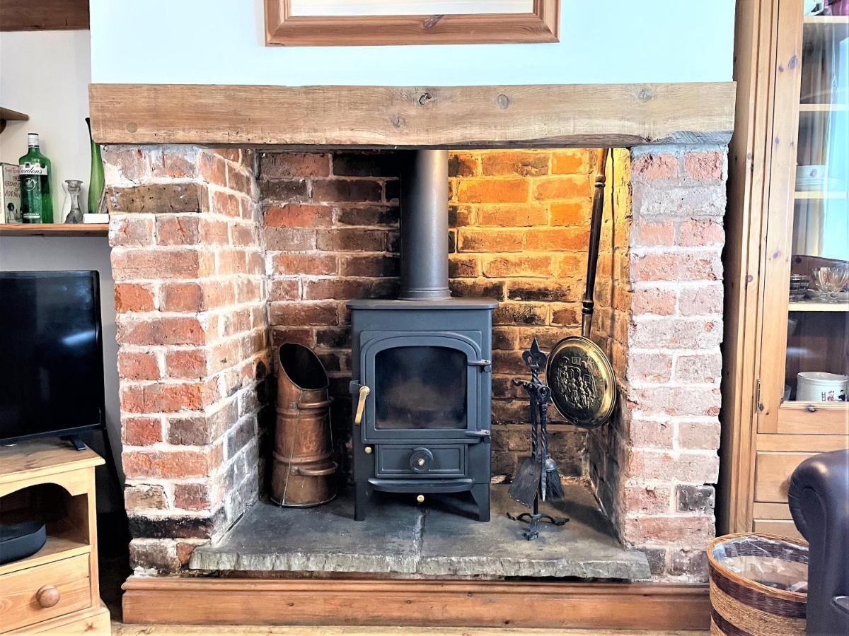 Pass The Keys Cosy Cottage With Views Over The Shropshire Hills Ludlow Esterno foto